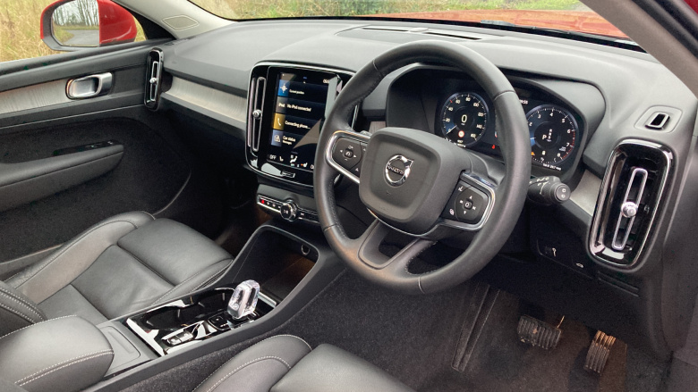 Volvo Xc40 2.0 B4P Inscription Pro 5dr Auto Petrol Estate